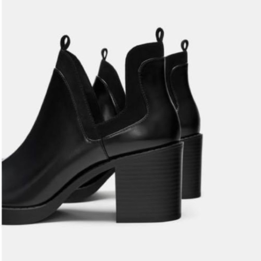 👏🏼ZARA FAUX LEATHER CUT OUT BOOTS